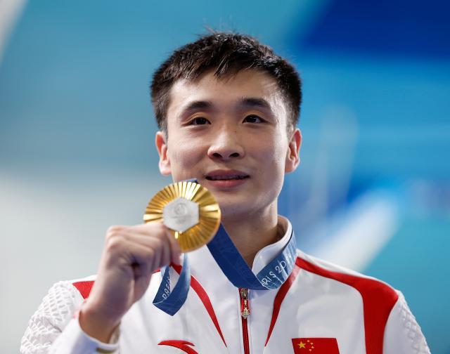 1723336590436047603.jpg 巴黎奥运会|跳水——男子10米跳台:中国选手曹缘夺冠+XxjpseC007008_20240811_MVPFN0A001.jpg
