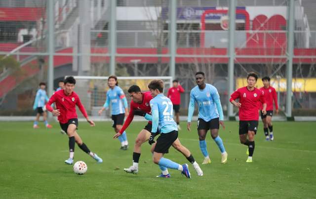 开云官方网站-毛伟杰合同剩1年 与冯劲竞争主力 大连首胜在三镇？卡迪斯标王